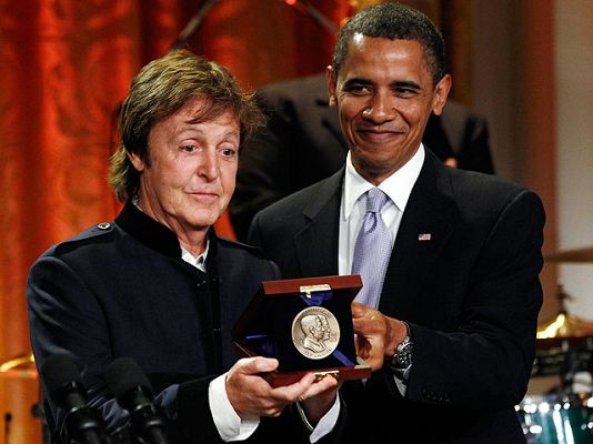  - McCartney hace bailar a los Obama