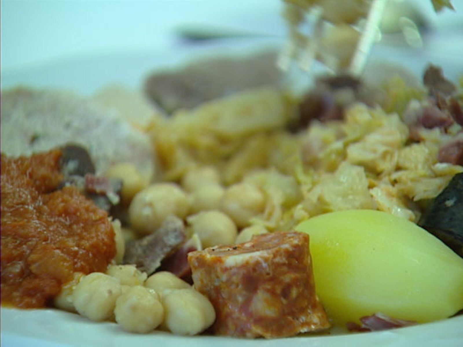 'Cómete Madrid', un viaje por la gastronomía de las comunidades autónomas | Ver