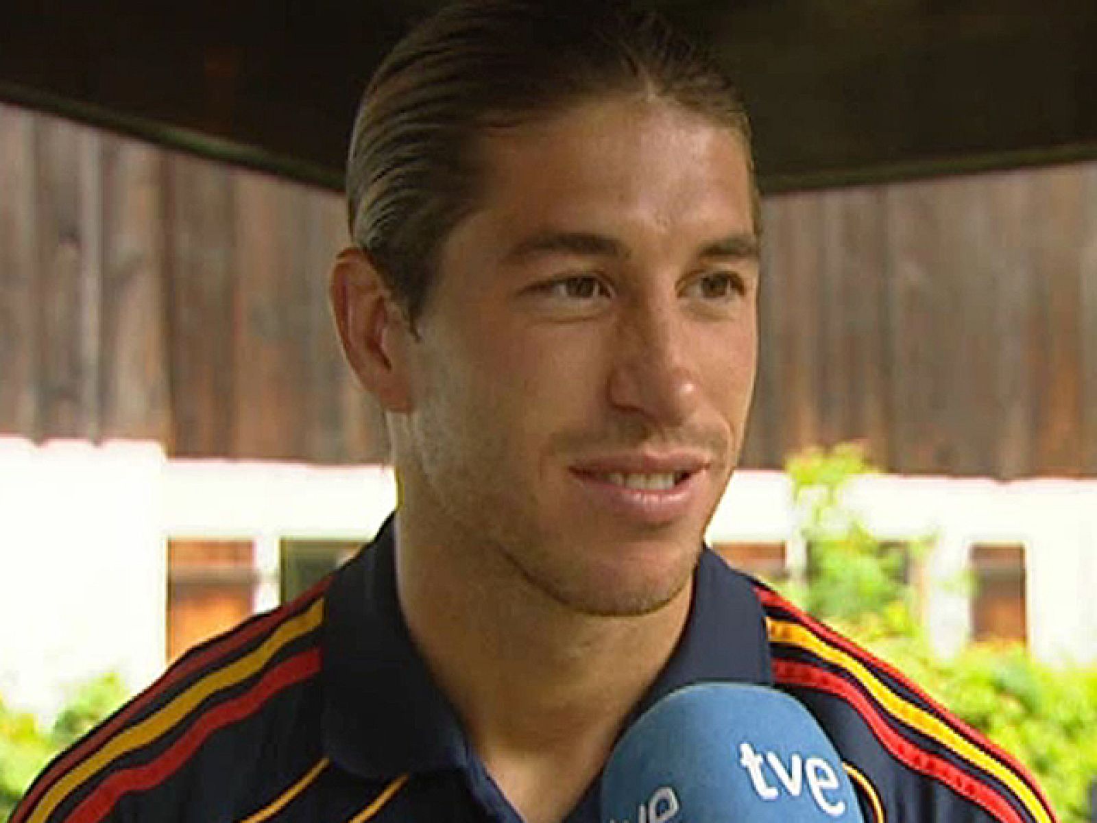 Sergio Ramos ha analizado como se ve de cara al próximo Mundial, "creo que soy el Sergio Ramos de los primeros años". También explica que Mourinho es un "entrenador con carácter".