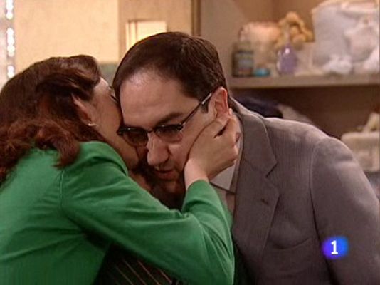 Amar en tiempos revueltos - Leonardo, el mejor padrino