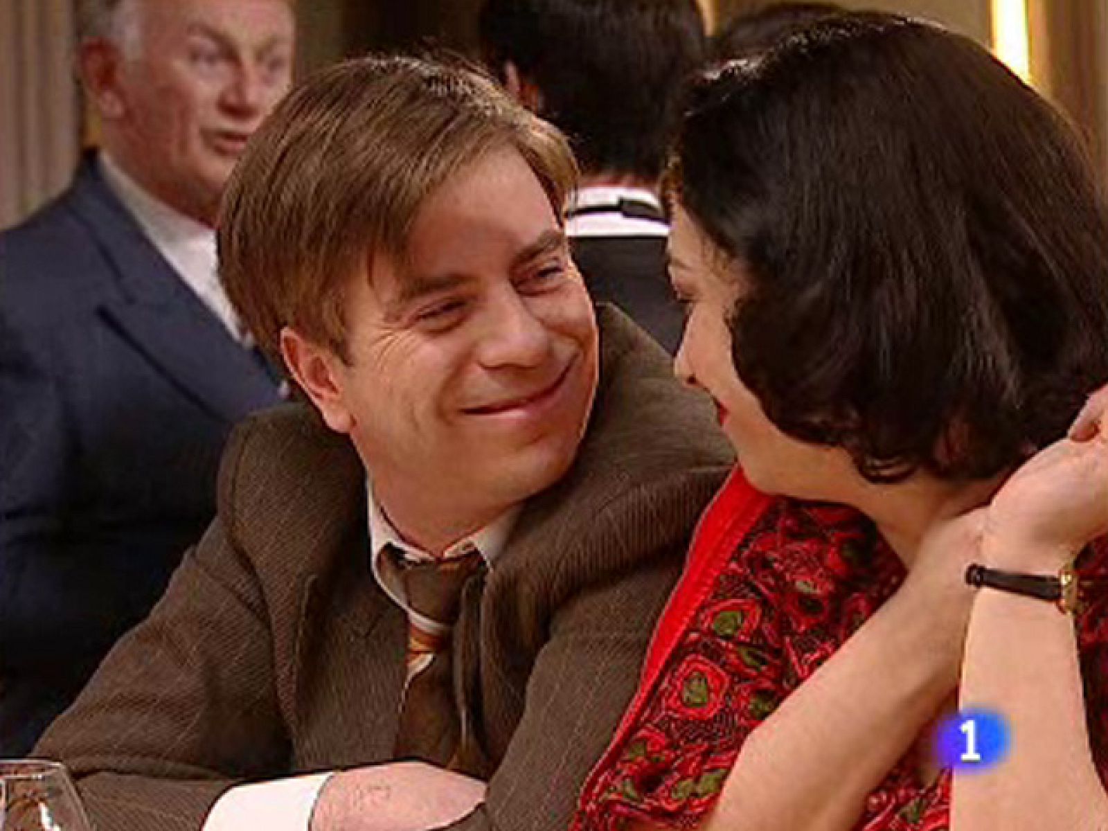 Amar - Héctor, ¿infiel a Teresa? - Amar en tiempos revueltos | Ver