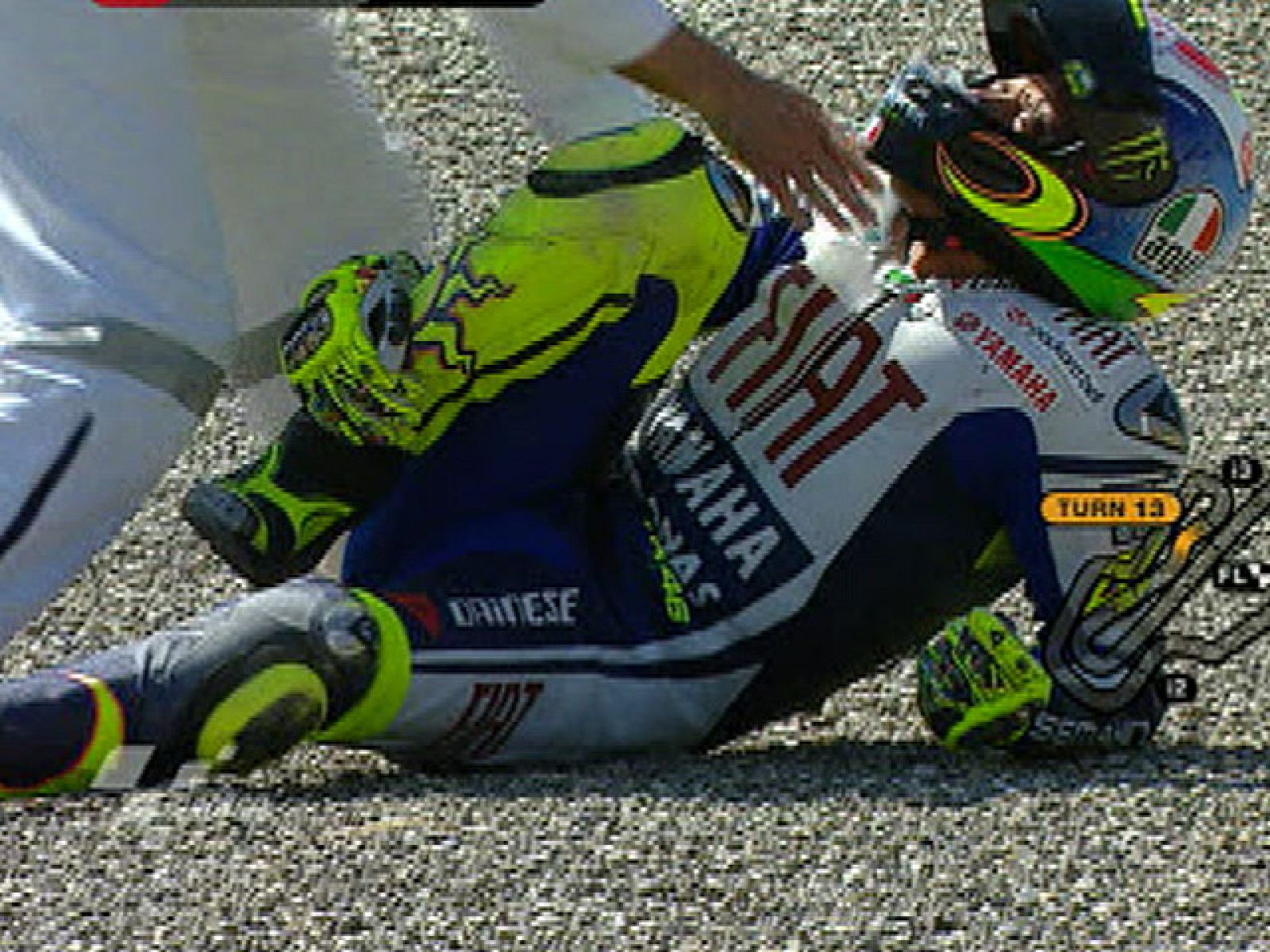 Valentino Rossi ha sufrido durante los segundos entrenamientos libres de Mugello la caída más grave de su carrera deportiva. El nueve veces campeón sufre una rotura de tibia y peroné en la pierna derecha.