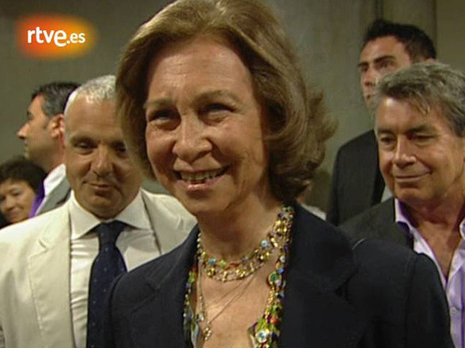 La Reina Doña Sofía ha felicitado al tenista Rafa Nadal por su victoria en Roland Garros y ha declarado que están "contentísimos" por el triunfo del deportista español.