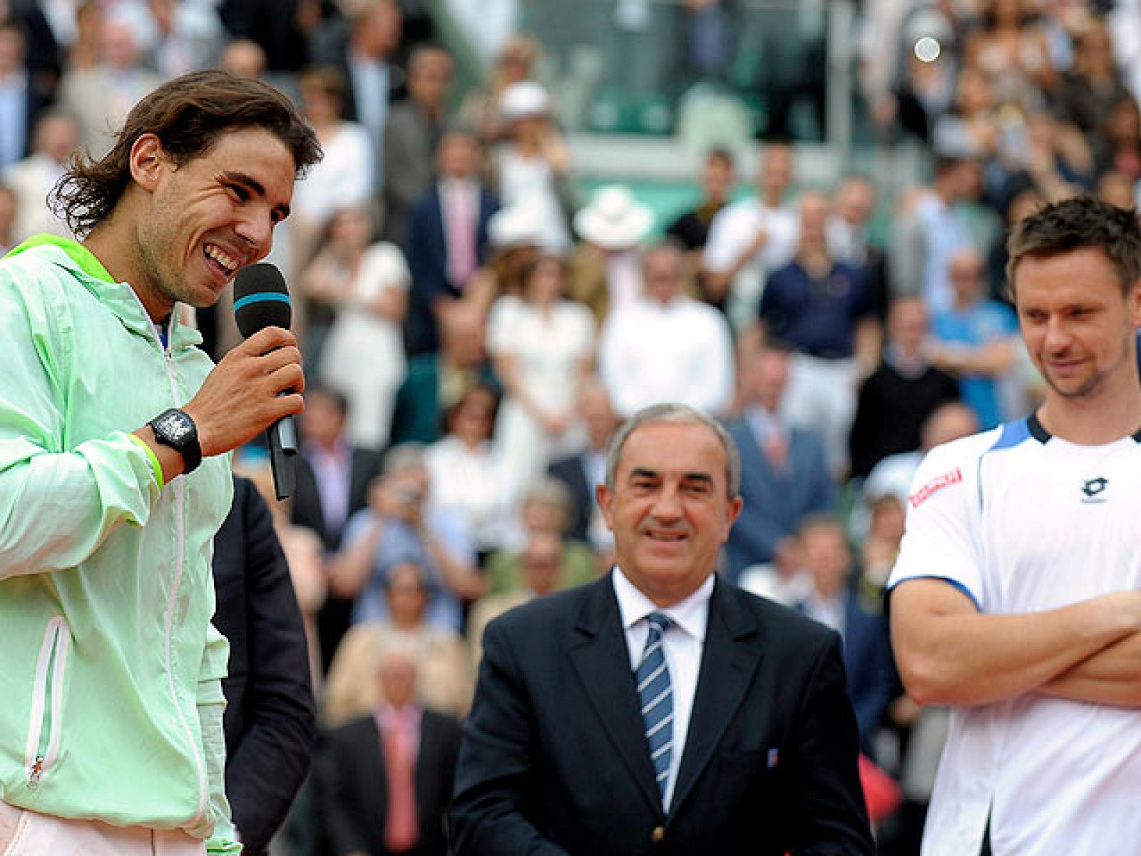 Telediario fin de semana en cuatro minutos - 06/06/10 | Ver