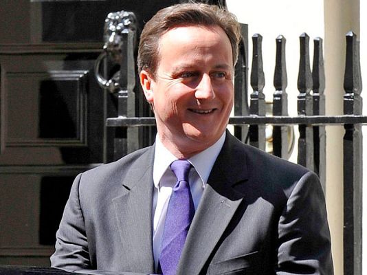  - Cameron anuncia recortes