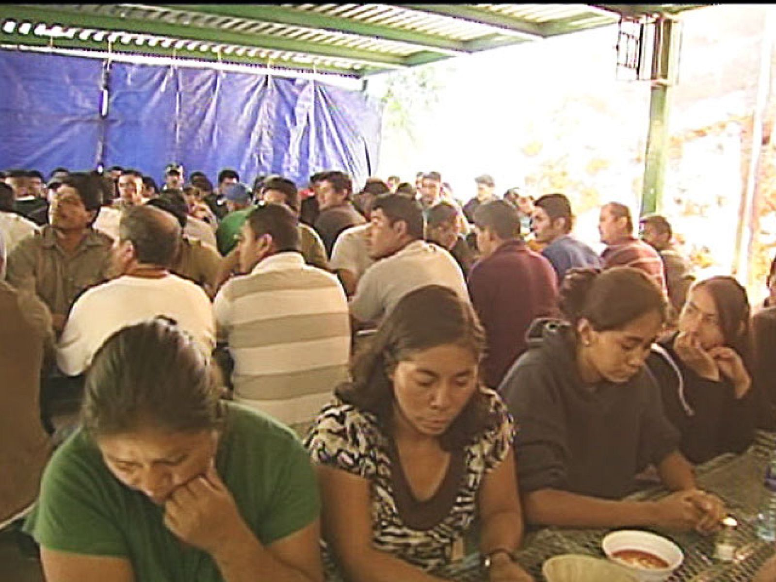 Un equipo de TVE ha comprobado en la frontera de México la frustración de miles de inmigrantes | Ver