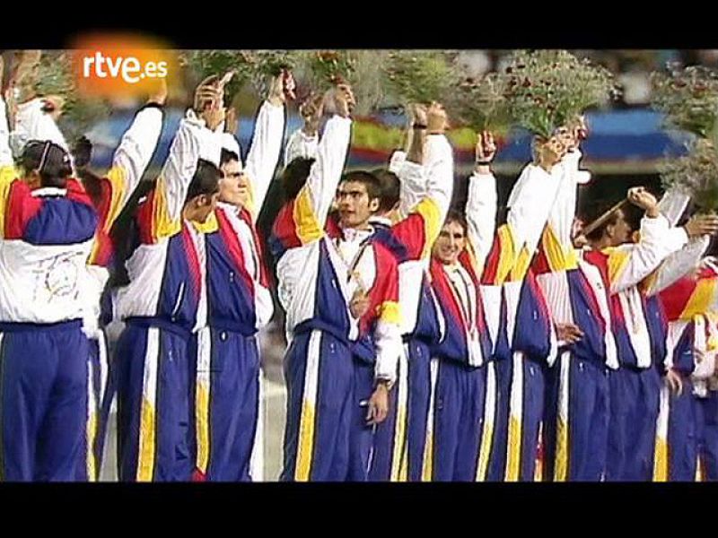 El ex jugador internacional Luis Enrique, repasa la victoria de España en los Juegos Olímpicos de Barcelona 92, junto al entonces seleccionador Vicente Miera, en el documental 'El alma de la Roja'.
