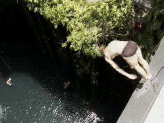  - Espectacular salto de clavados