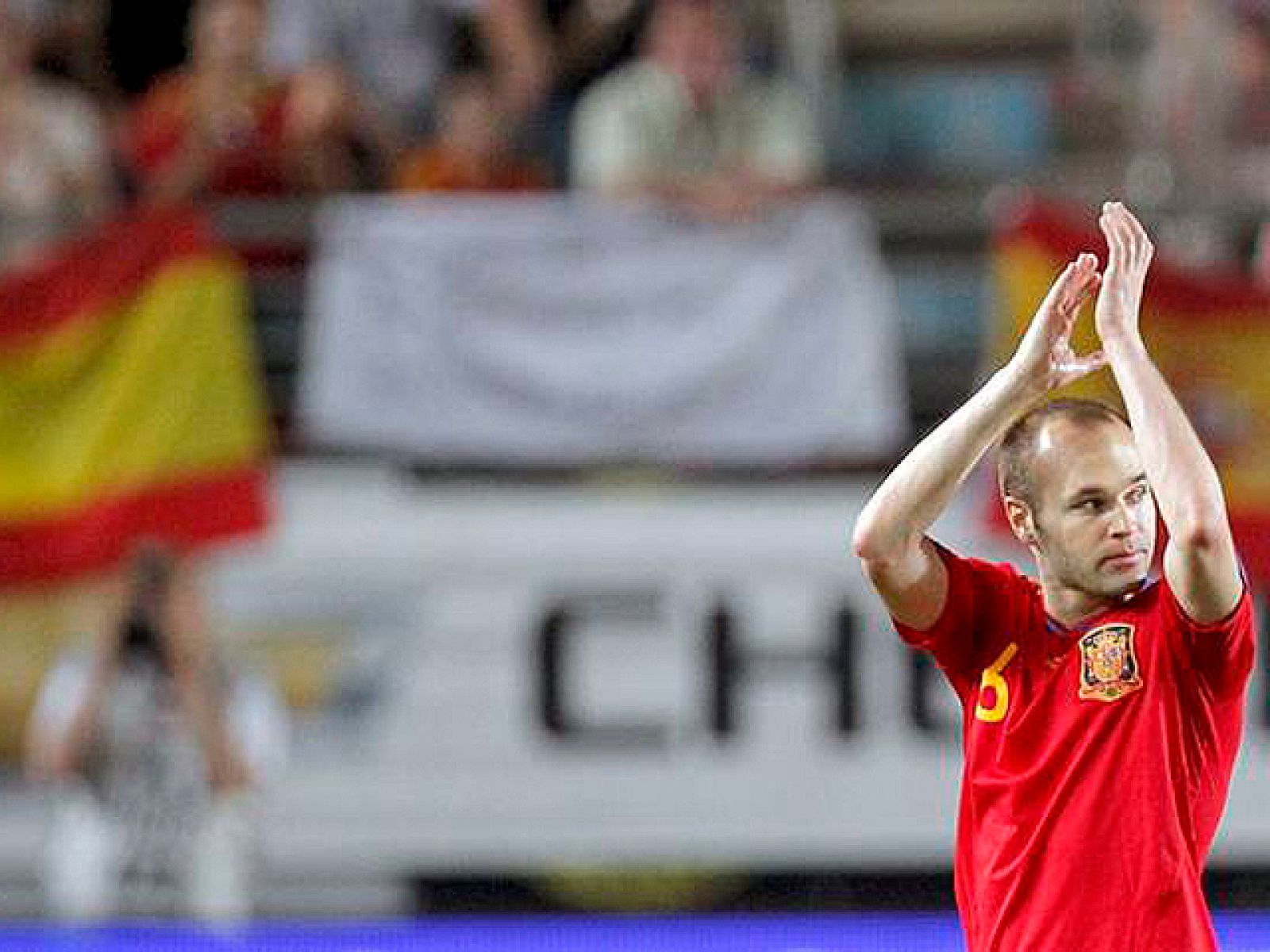 'La Roja' parte por primera vez en la historia como la máxima favorita en las apuestas. El juego desplegado por los de Del Bosque y sobre todo la racha de triunfos hacen que se pague menos por la victoria espñola que por la brasileña o italiana en la