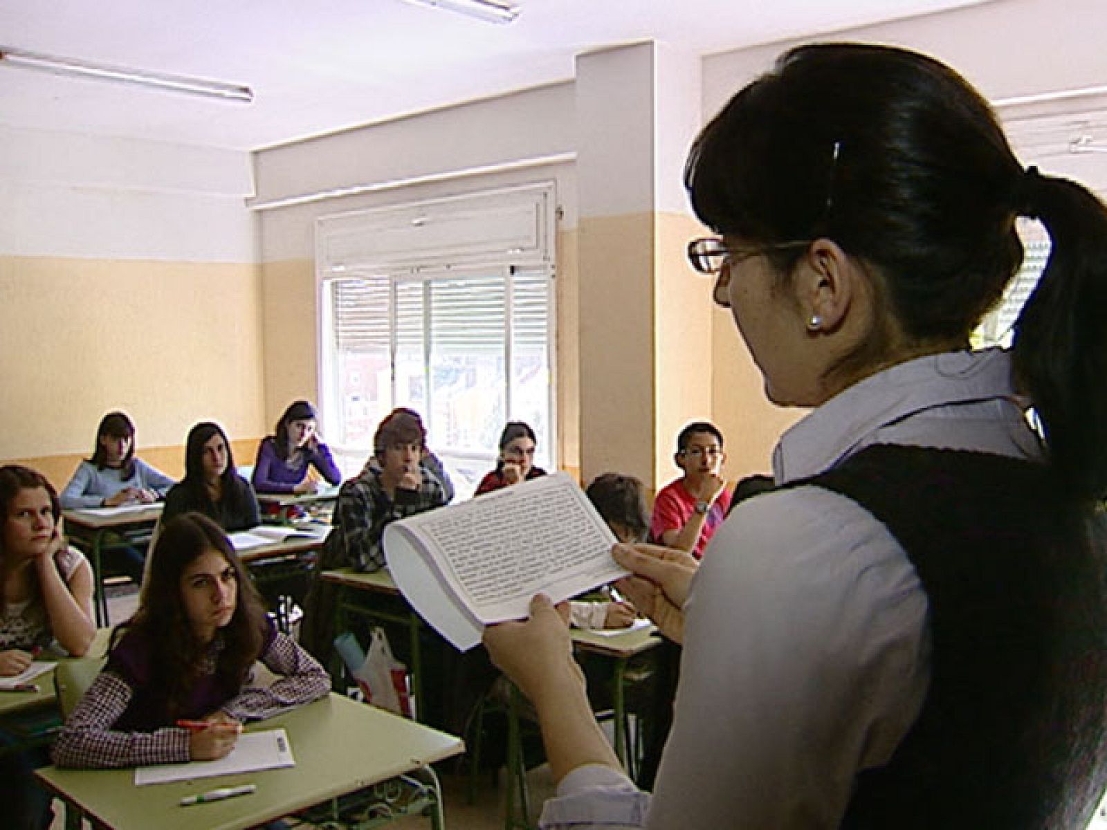Los directores y profesores de los colegios de la Comunidad de Madrid serán considerados autoridad pública | Ver