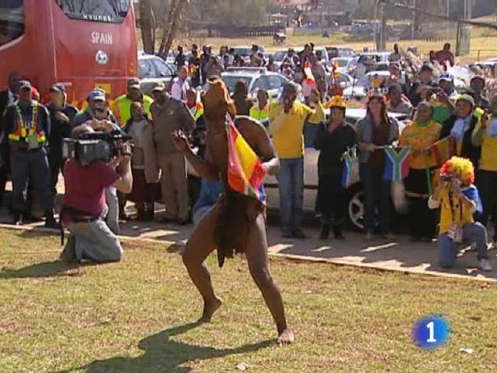 Ambientazo en 'Potch' para recibir a la 'Roja' | Ver