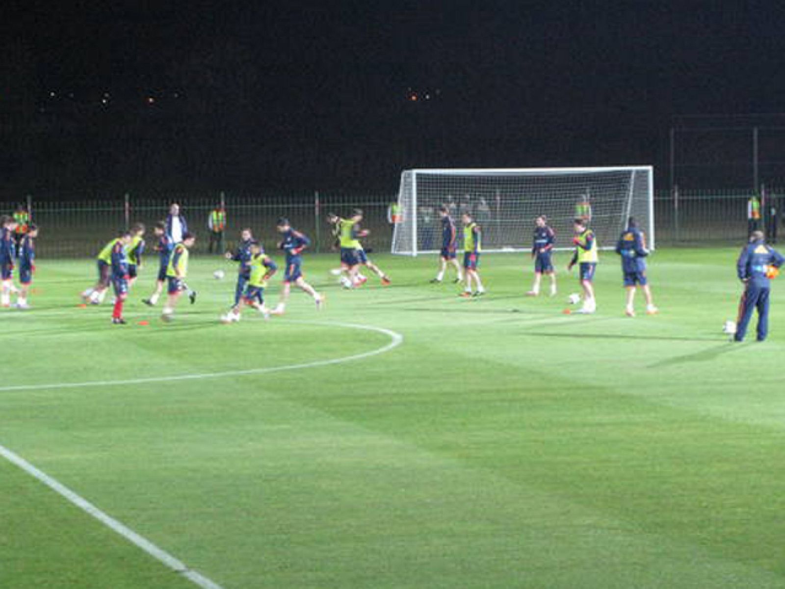 Optimismo en el primer entrenamiento de la selección española en Sudáfrica.