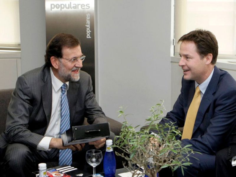 Mariano Rajoy habla de Economia con Nick Clegg | Ver