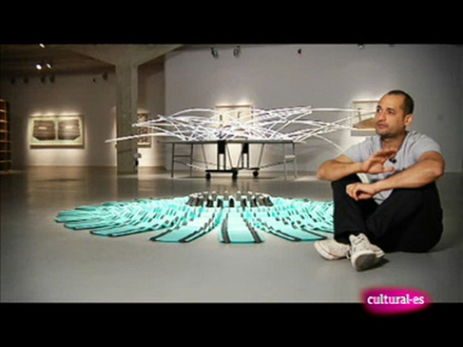 Escala 1:1 -  Editorial Ivory Press,  Miguel Milá y Eugenio Hermoso