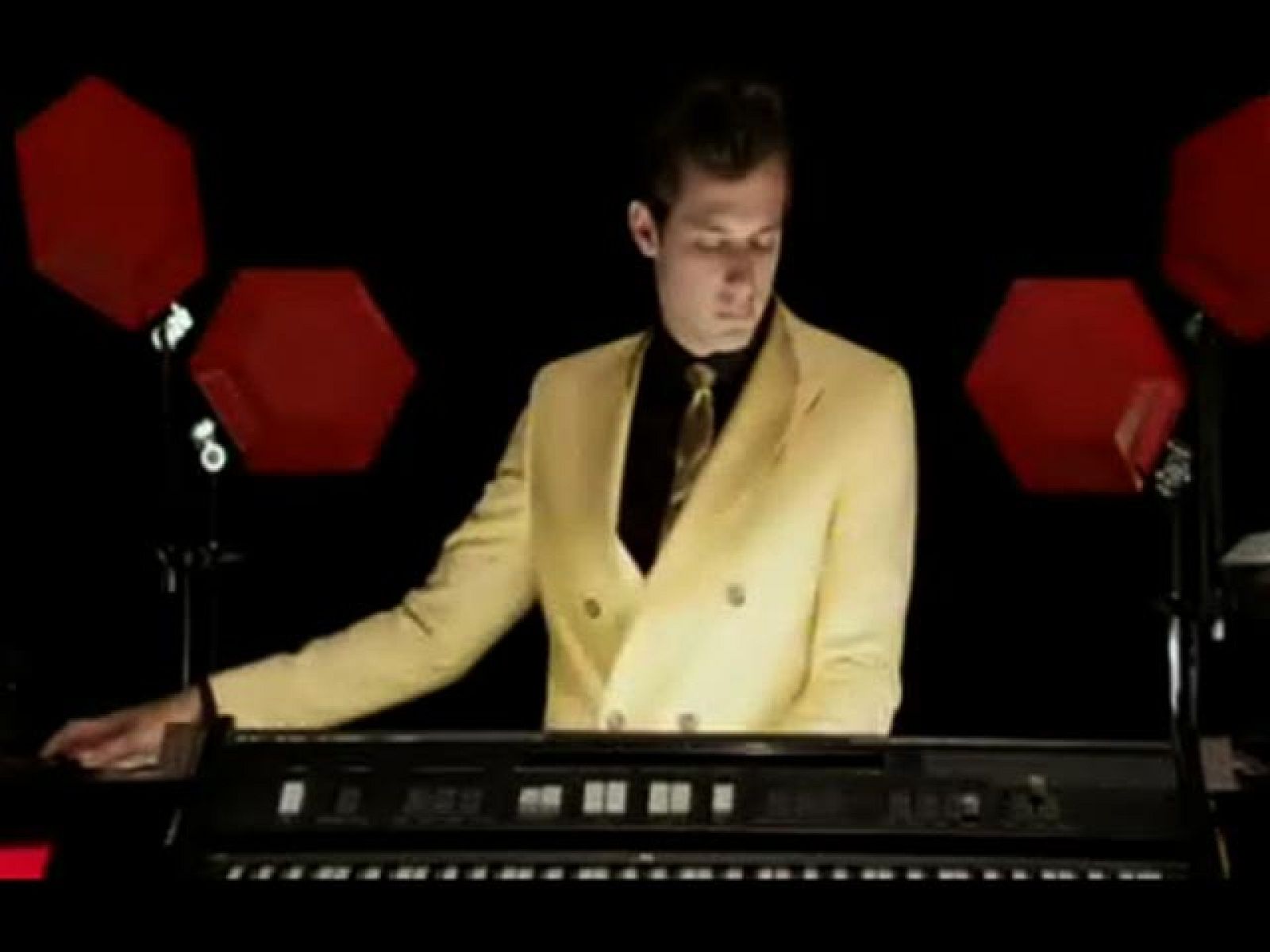 RTVE.es estrena en primicia  'Bang, bang, bang', el nuevo videoclip de Mark Ronson