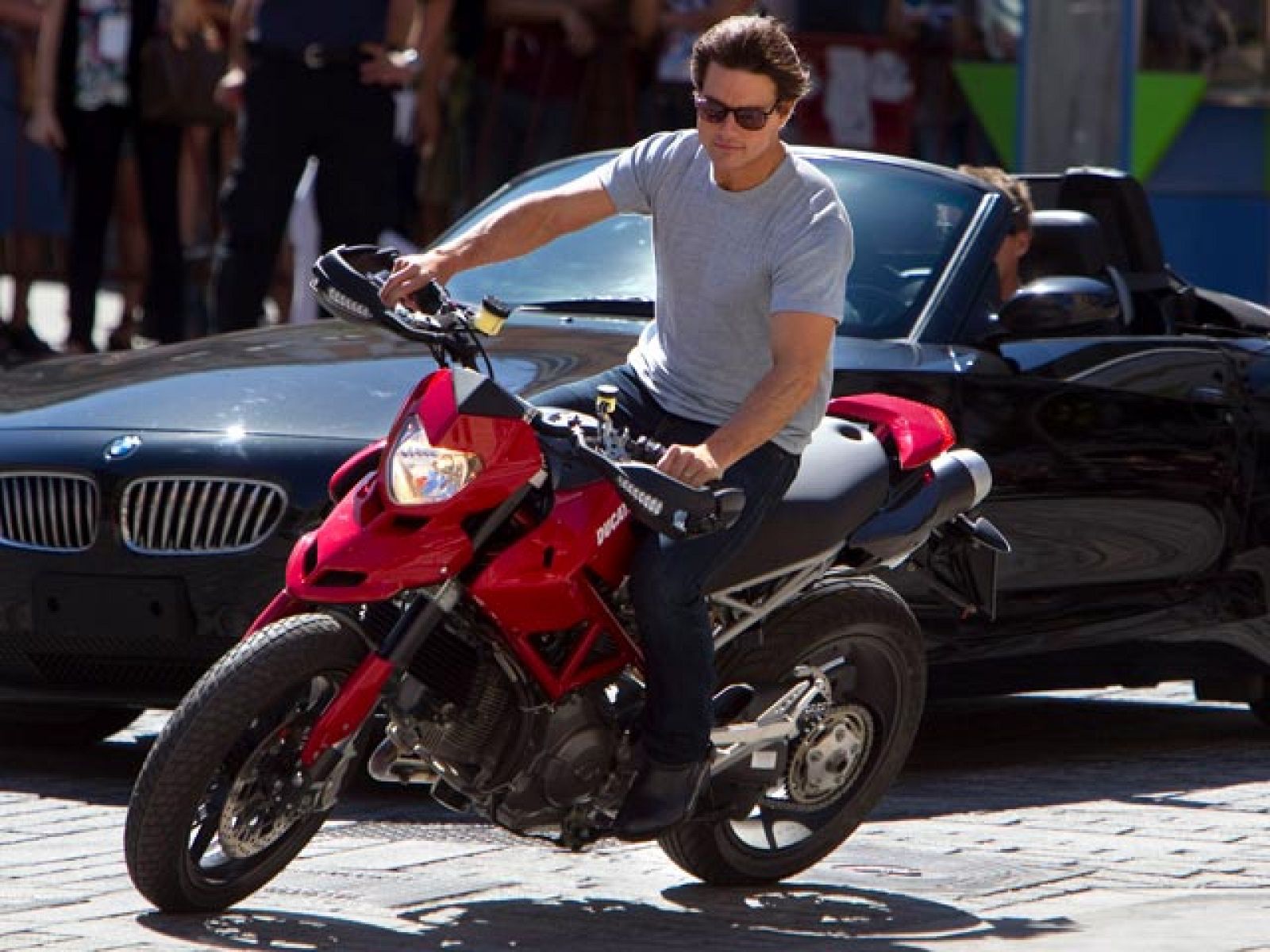 Tom Cruise revoluciona Sevilla | Ver