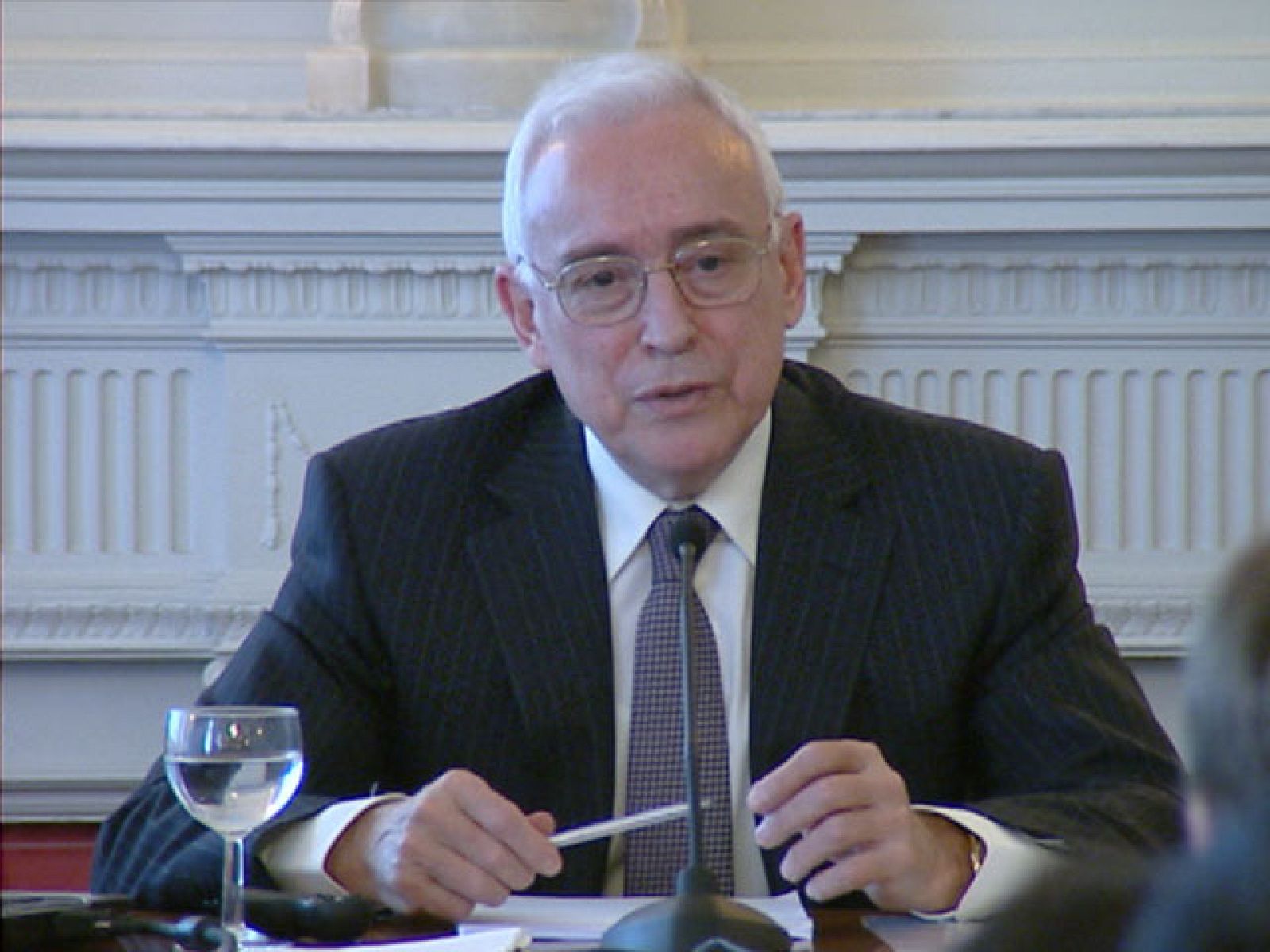 Algunos economistas del "Grupo de los cien" dicen que la reforma laboral aprobada es una oportunidad perdida | Ver