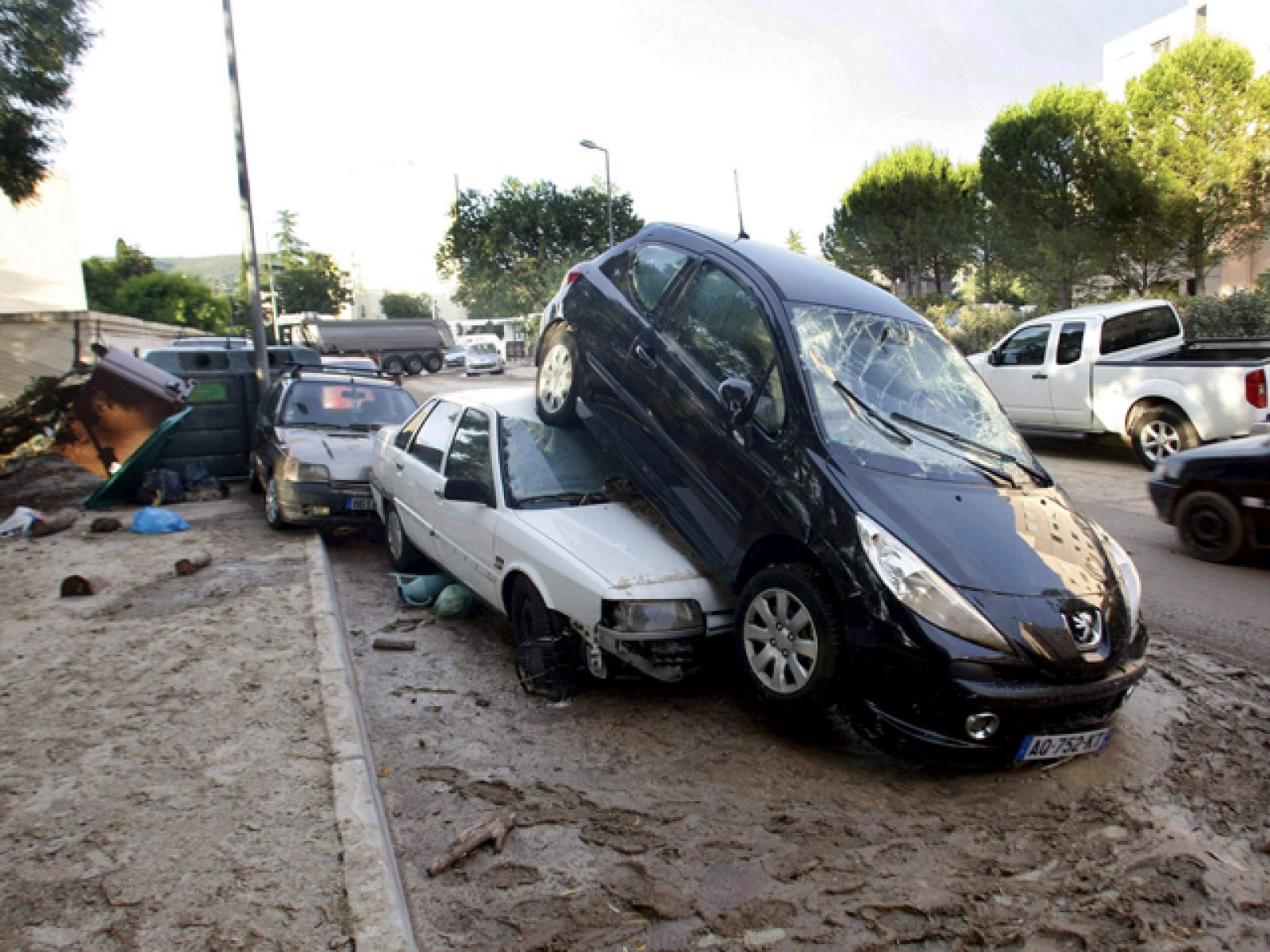 En Francia, el número de muertos por las devastadoras lluvias asciende ya a 22 | Ver