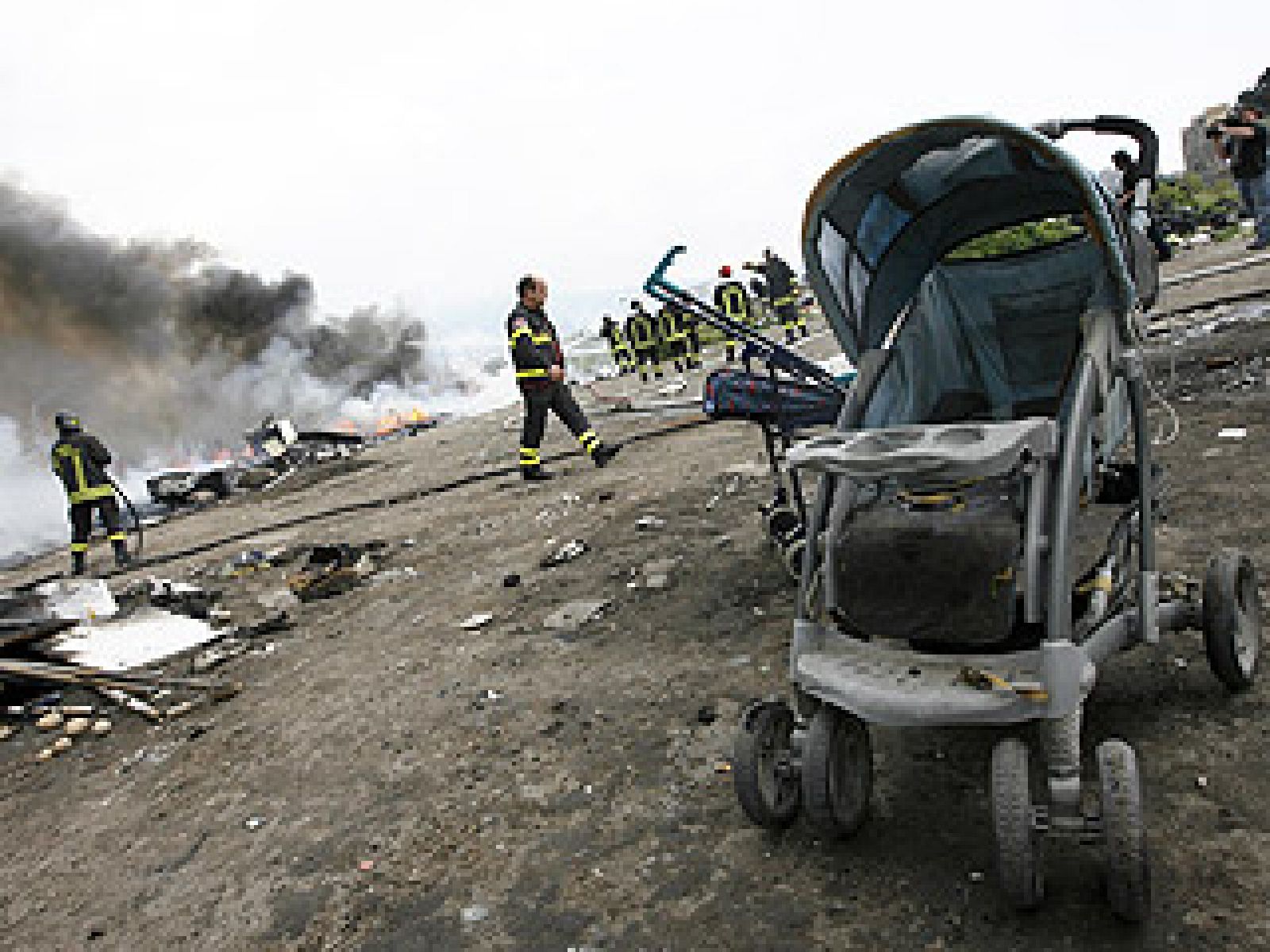 La policía mantiene abierta una operación en la que, de momento, hay 400 detenidos y cientos de expulsados.