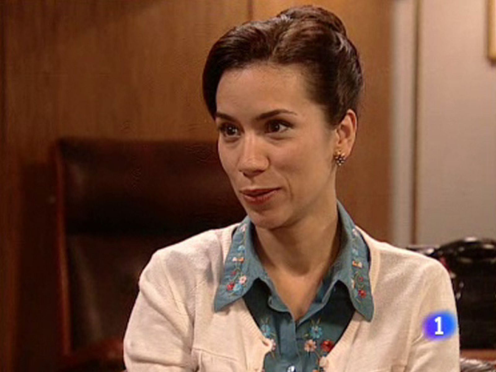 Amar - Manolita, la nueva encargada de 'Novedades' - Amar en tiempos revueltos | Ver