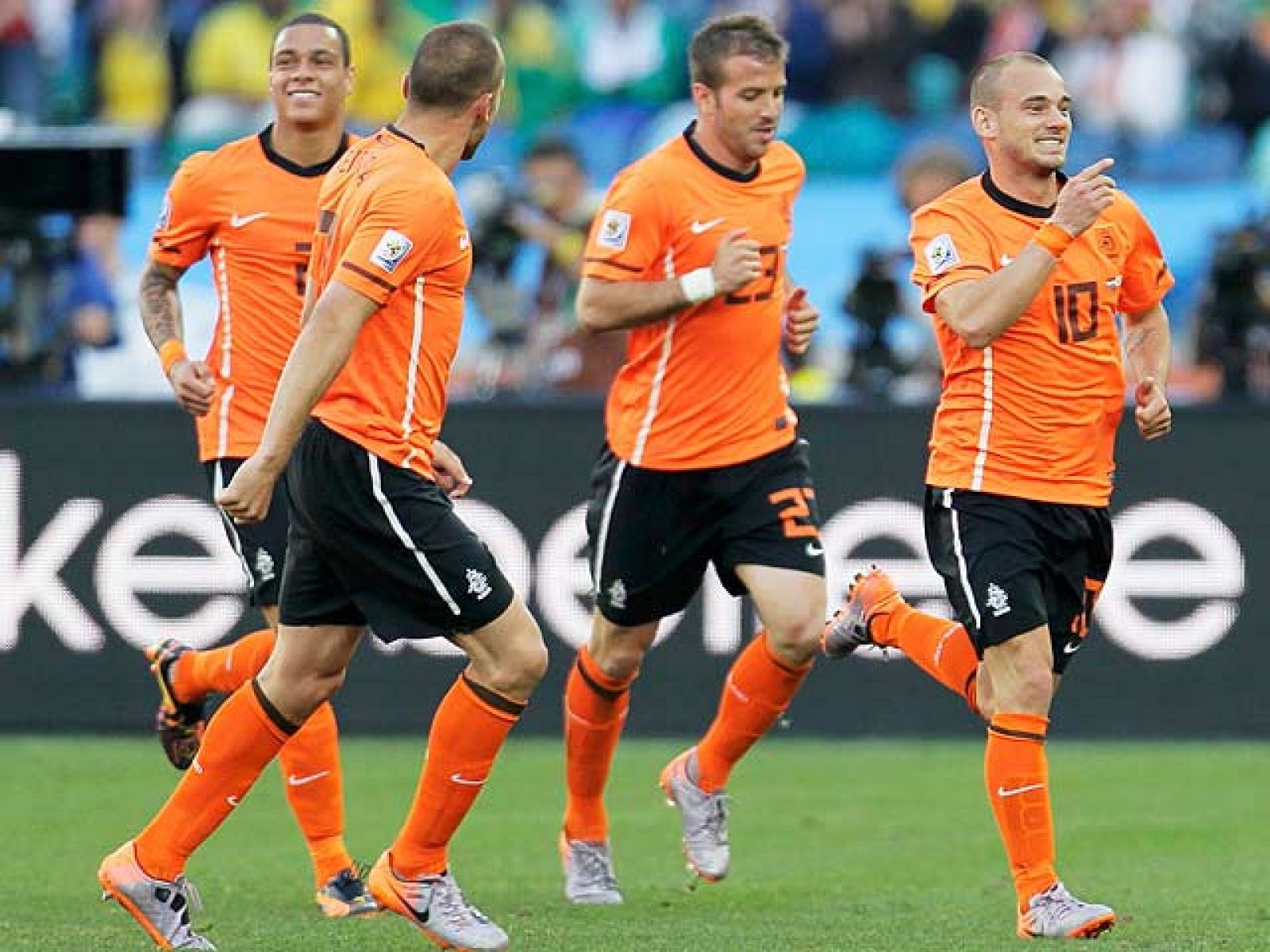 Partido monótono y muy poco vistoso el que se ha llevado Holanda ante una selección japonesa que, tras dar la sorpresa de la primera jornada ganando a Camerún, no ha estado a la altura que exigía la lucha por el primer puesto del grupo. Los europeos