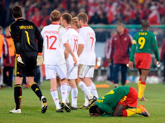  - Resumen del Camerún 1-2 Dinamarca