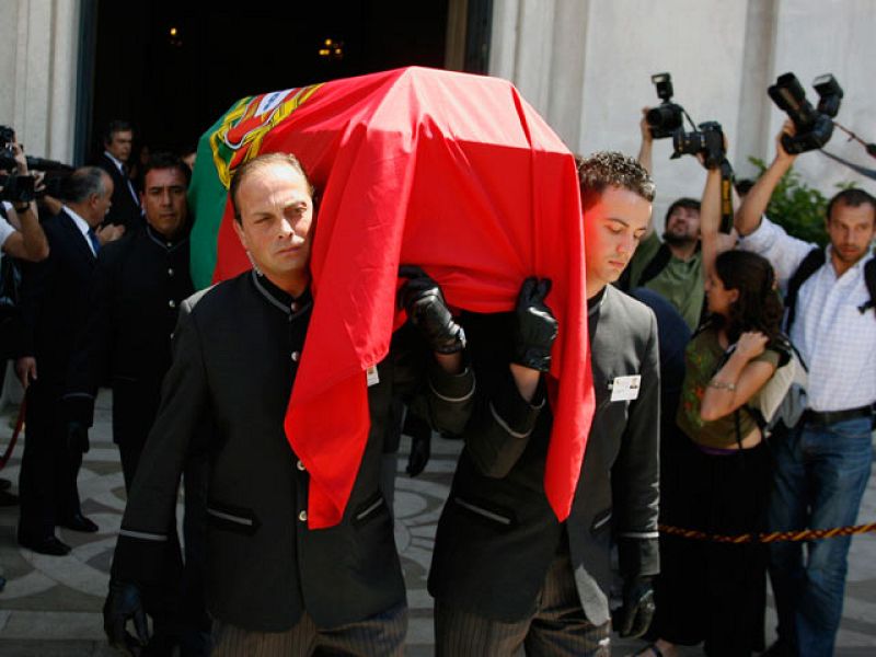 Los restos de Saramago, incinerados en Lisboa | Ver