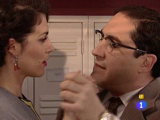 Amar en tiempos revueltos - El vals de Leonardo y Mari