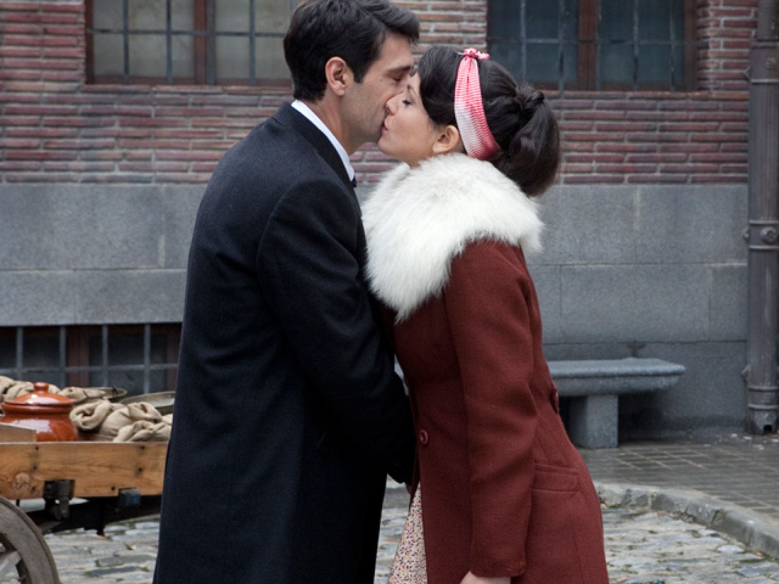 Amar - Rosa utiliza su mejor arma - Amar en tiempos revueltos | Ver