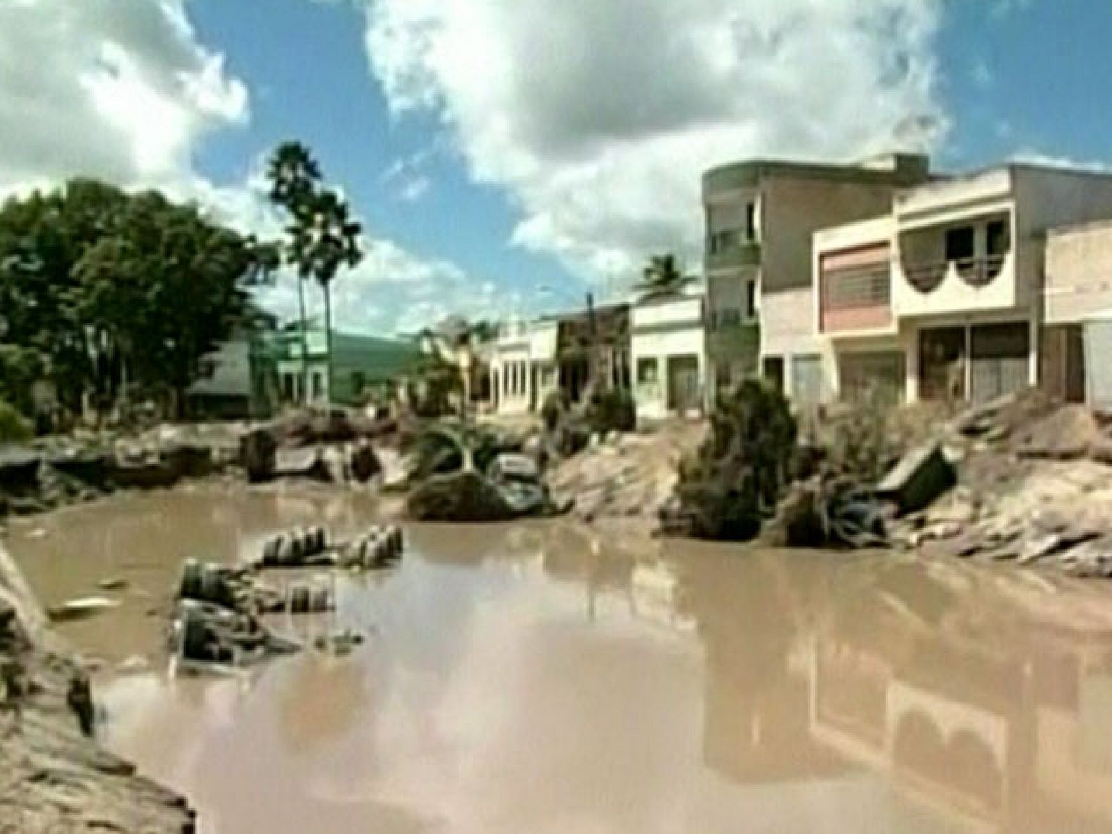 Cerca de 40 muertos y 1.000 desaparecidos por las inundaciones en Brasil | Ver