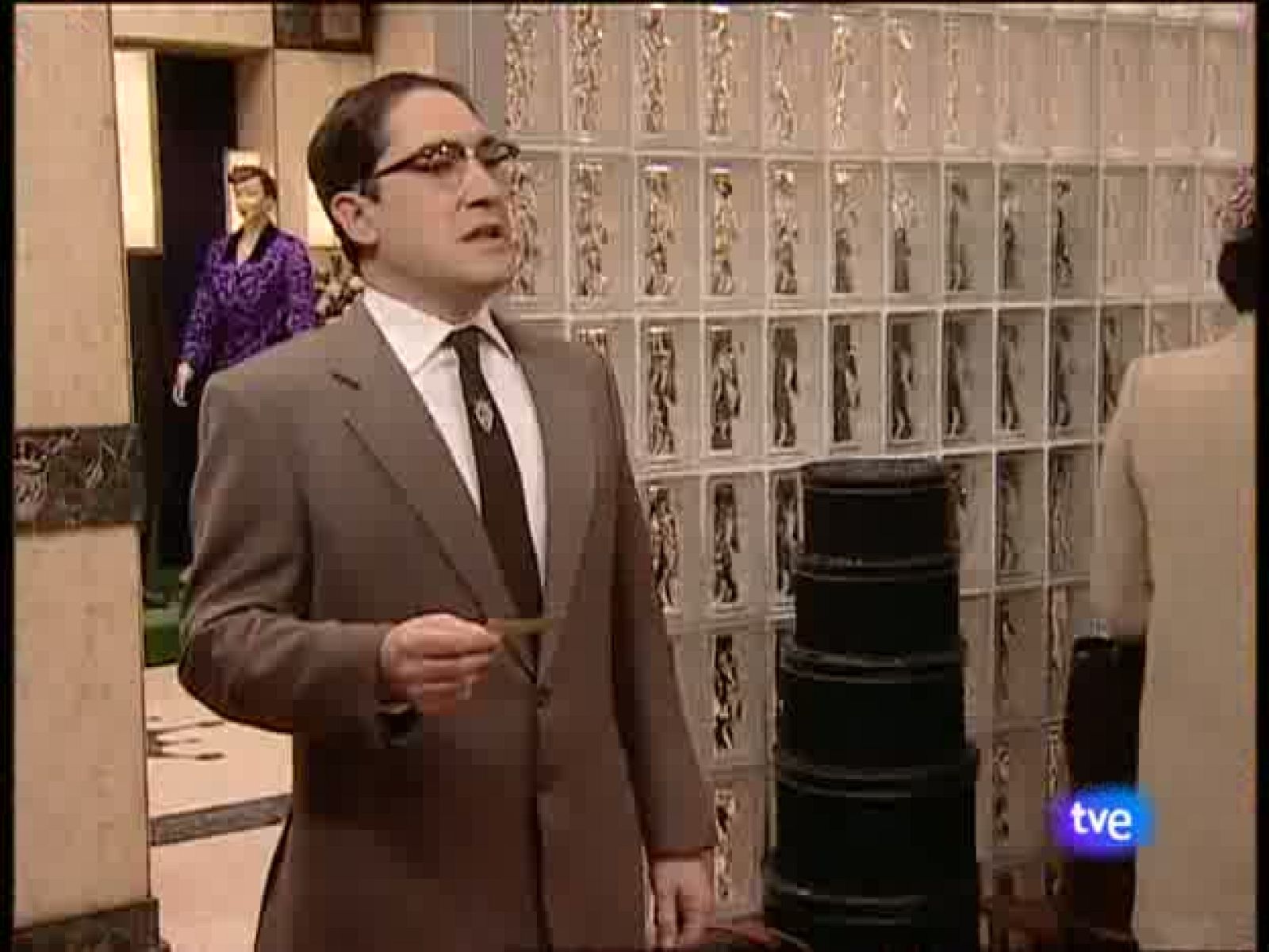 Amar en tiempos revueltos Cap.205