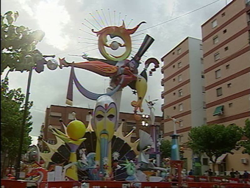 Muchas ciudades y pueblos disfrutan de las hogueras de San Juan | Ver