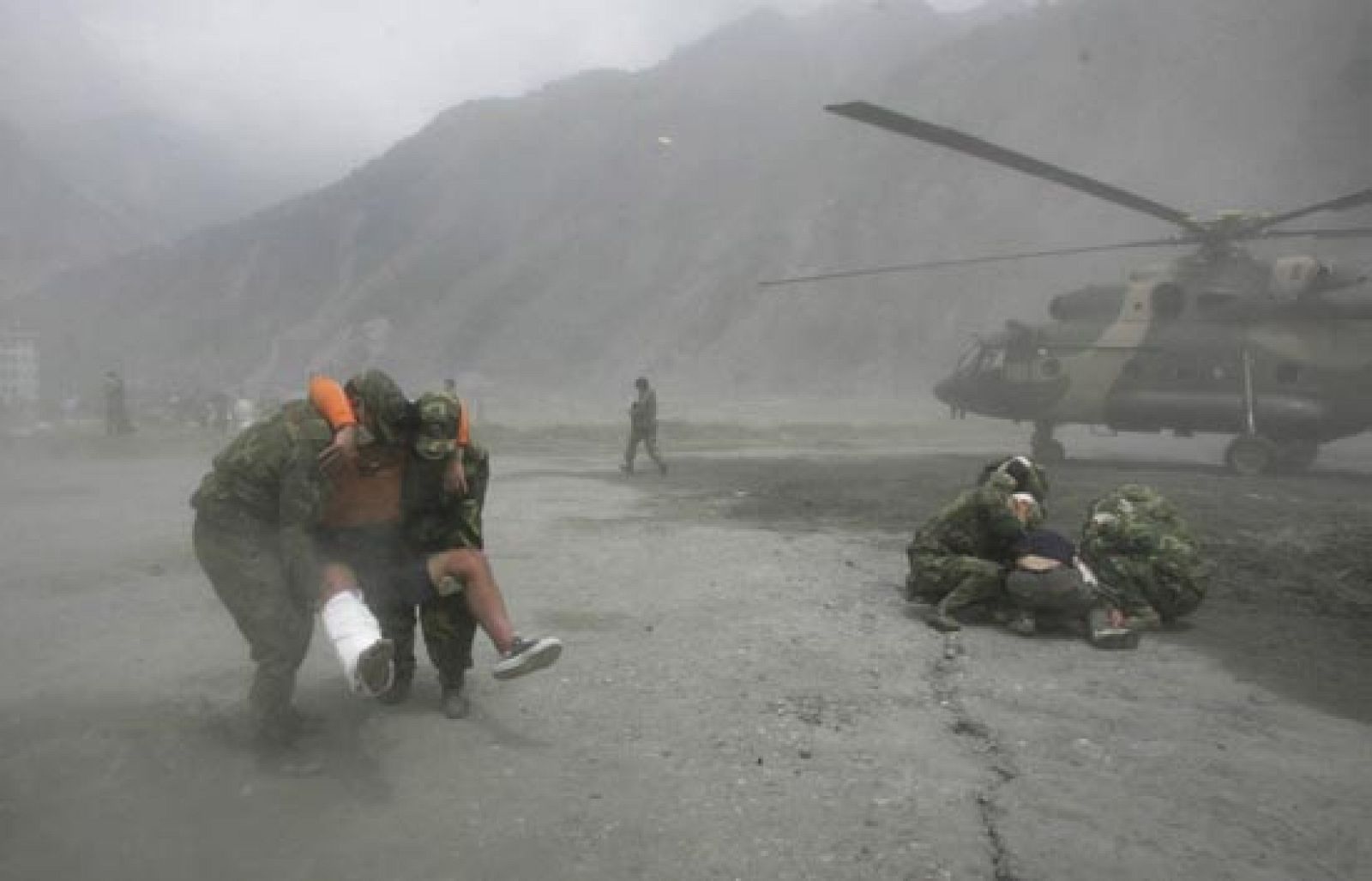 China sigue aumentando la cifra de las víctimas del terremoto | Ver