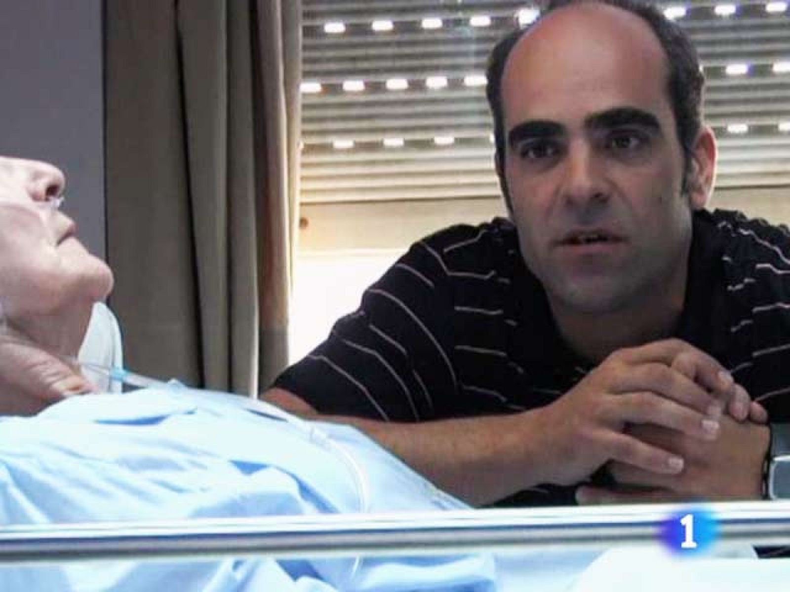 Luis Tosar se obsesiona con Marta Etura en 'Mientras duermes', de Balagueró | Ver