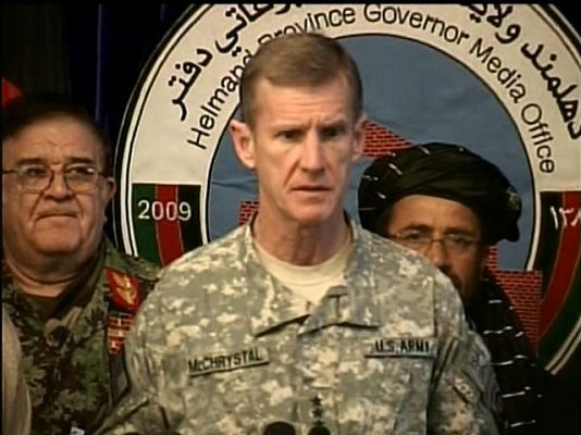  - Obama sopesa relevar a McChrystal