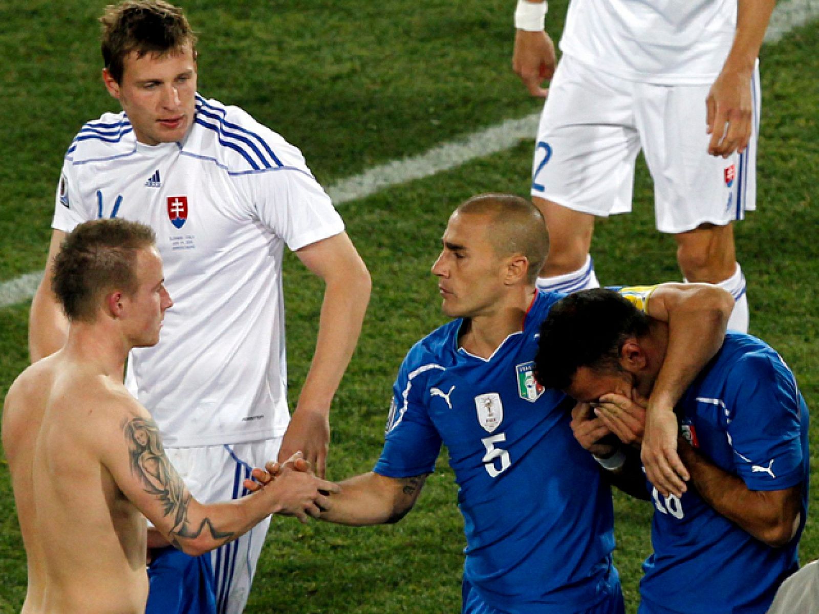 Italia se despide a la italiana | Ver