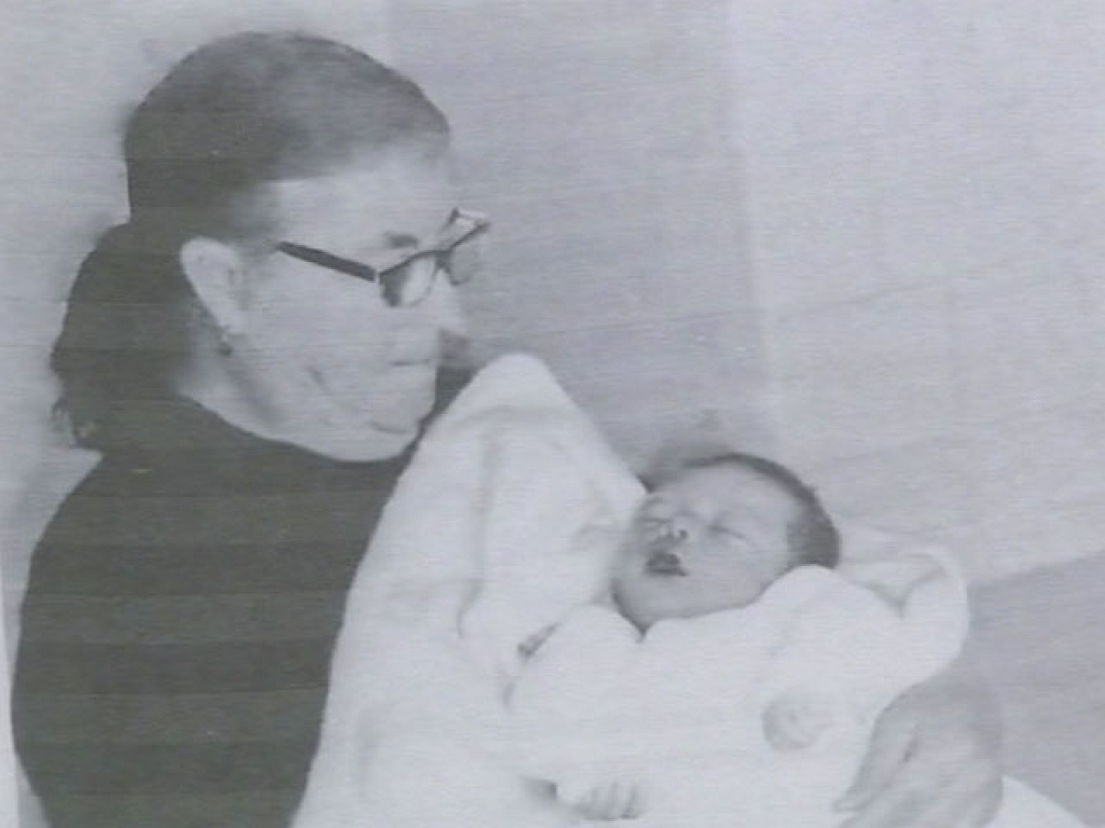 Investigan el caso de doce bebés que habrían muerto en hospitales de Cádiz nada más nacer | Ver