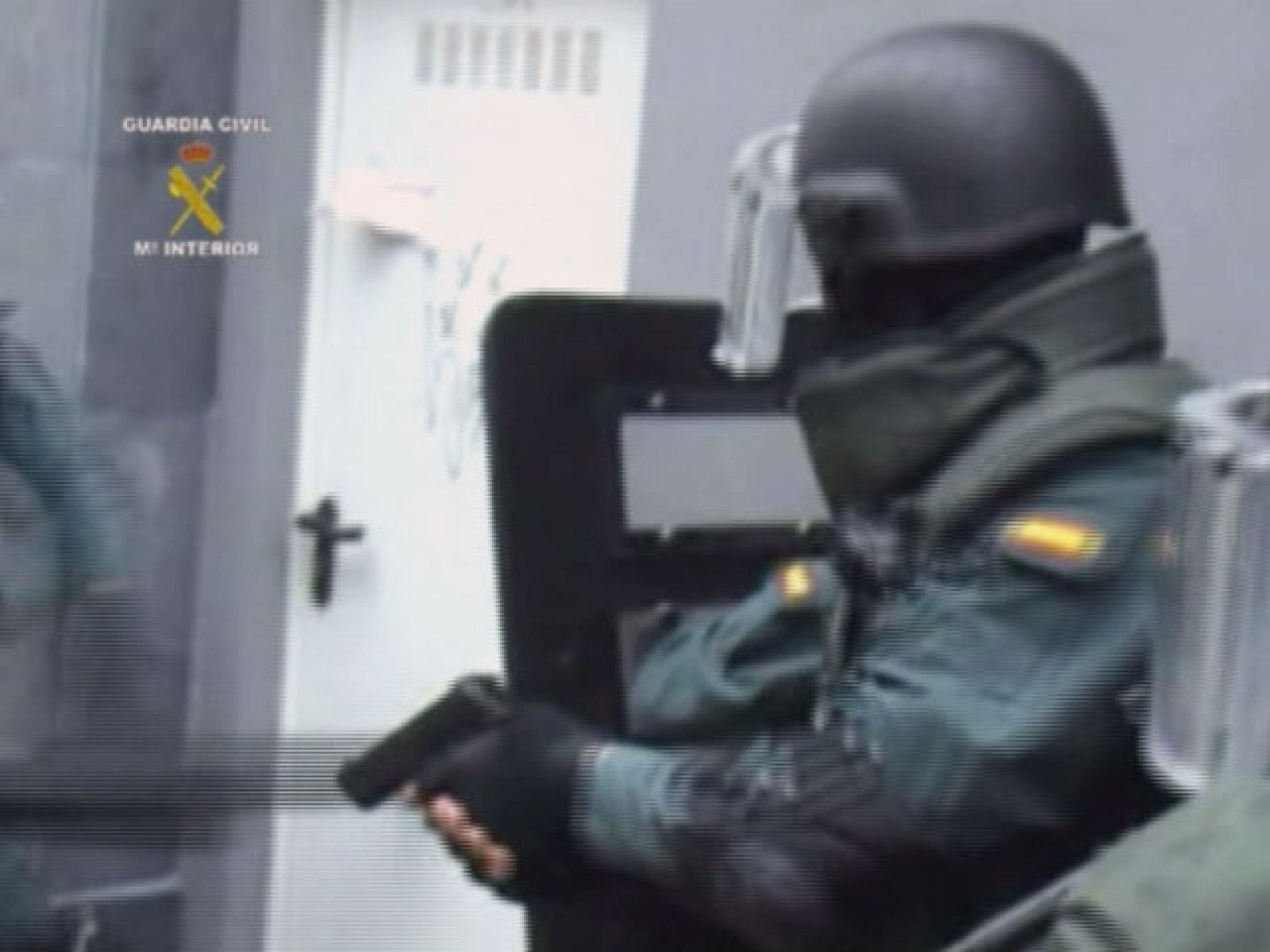 La Guardia Civil detiene a una peligrosa banda de atracadores con las manos en la masa | Ver