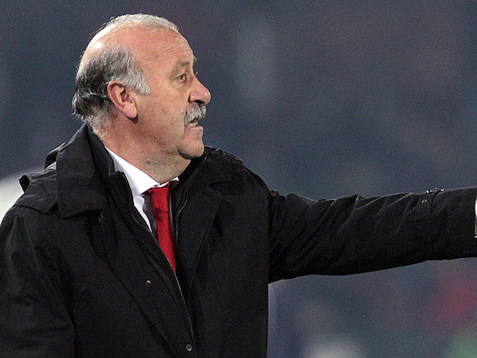 El seleccionador español, Vicente del Bosque, satisfecho con el pase a octavos, cree que se ha superado un momento difícil y que la derrota ante Suiza les hizo mucho daño. También ha alabado a Portugal, su próximo rival en octavos.