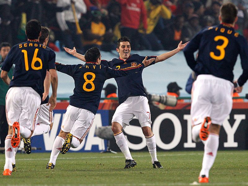 La selección española logró su pase a octavos de final después de ganar a Chile en el último partido de la primera fase por 2-1.