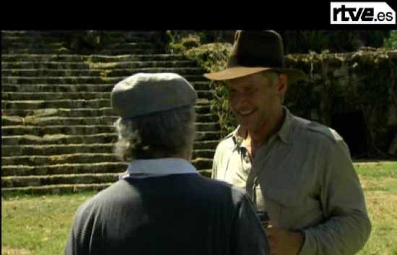 Harrison Ford en el set de Indiana