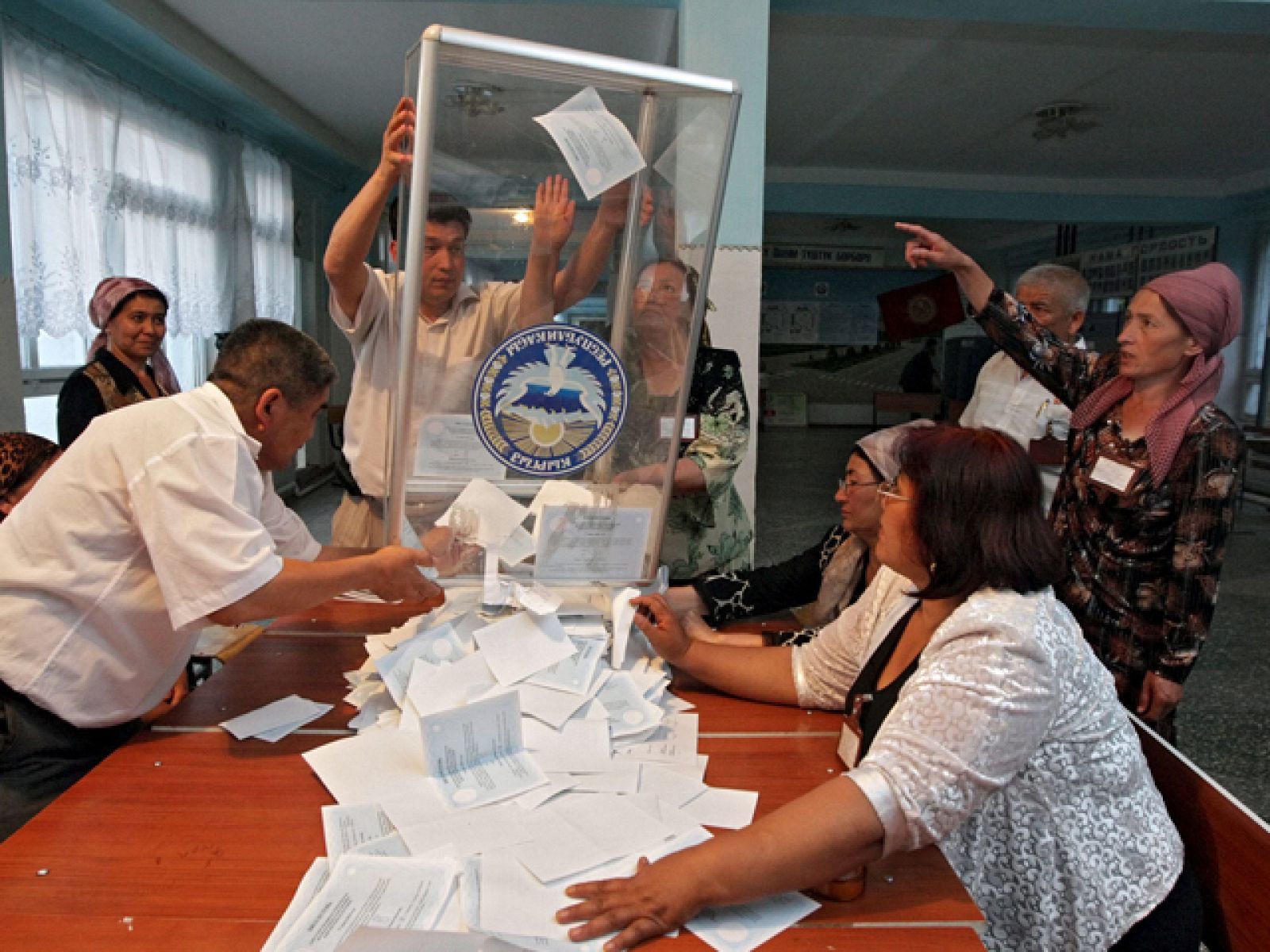 En Kirguistán, el 90 por ciento de la población ha dicho sí al cambio constitucional | Ver