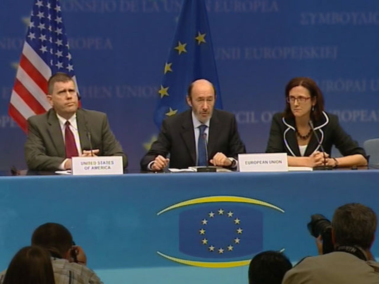 Acuerdo que desbloquea el intercambio de datos de transferencias bancarias internacionales | Ver