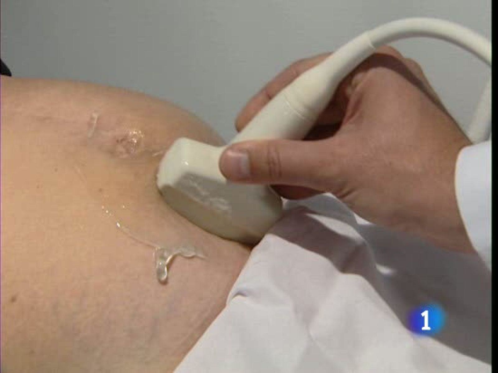 Las jóvenes de 16 y 17 años que quieran abortar tendrán que ir acompañadas por al menos uno de los padres | Ver