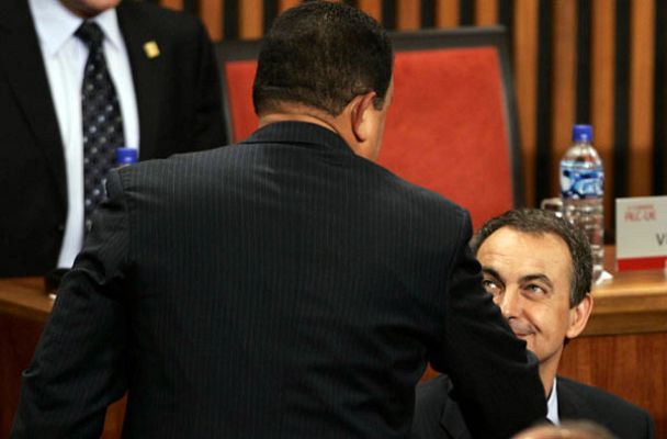  - Frío saludo de Chávez a Zapatero