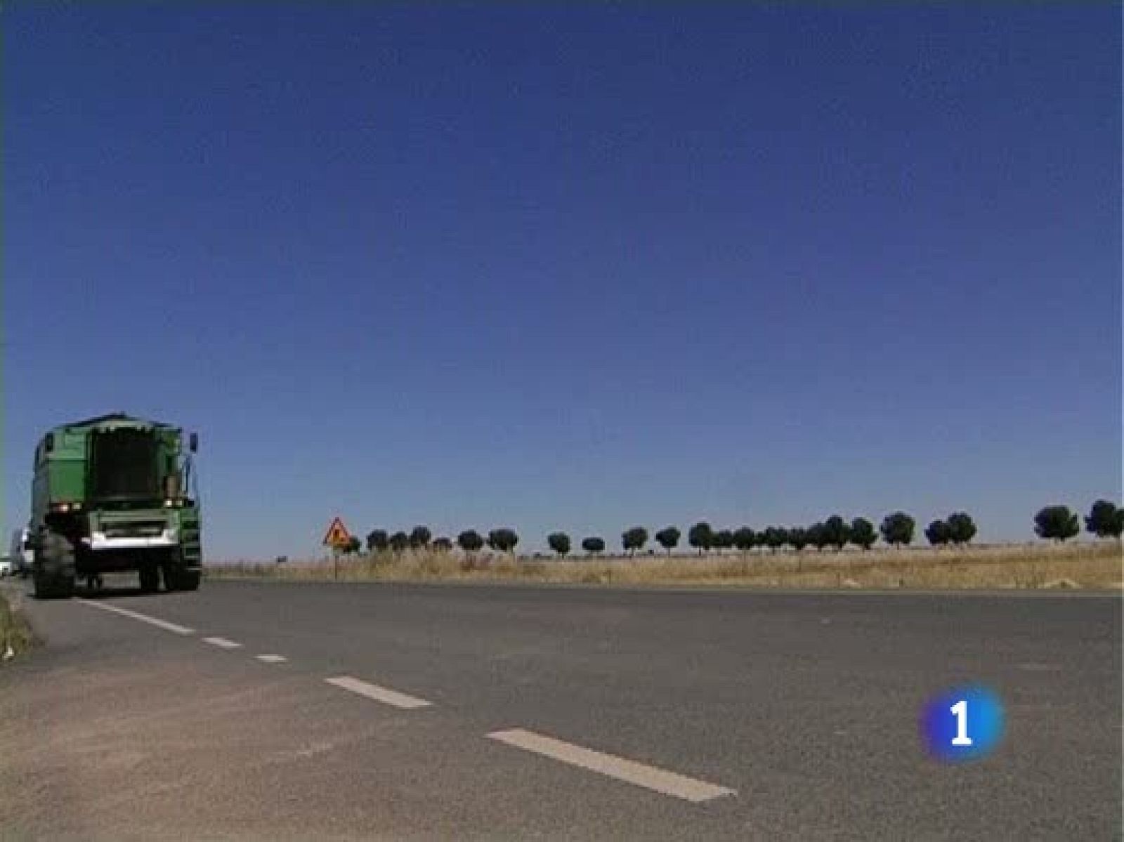 Comando Actualidad acompaña a maquinistas que recorren España recogiendo cereal