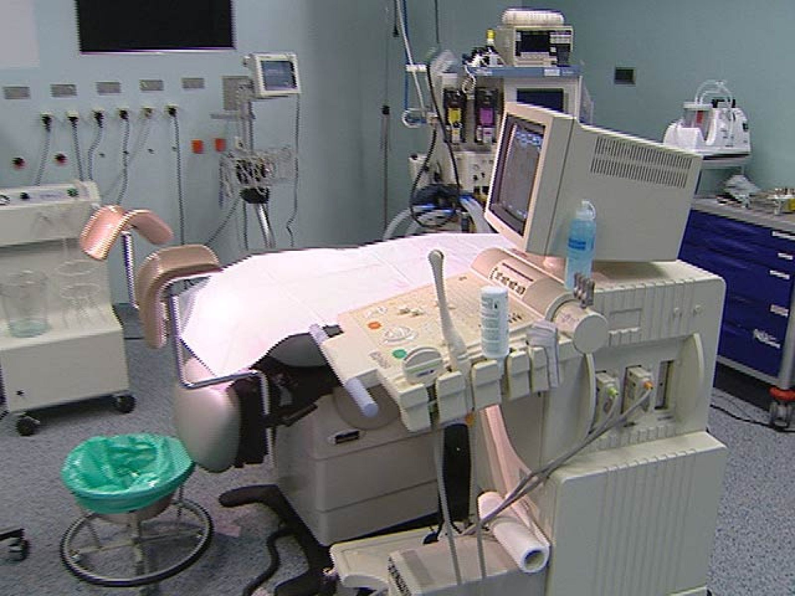 El Tribunal Constitucional admite los recursos contra la ley del aborto del PP y del gobierno de Navarra | Ver