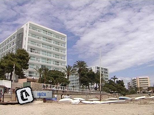 Comando Actualidad - Sirviendo copas en Ibiza