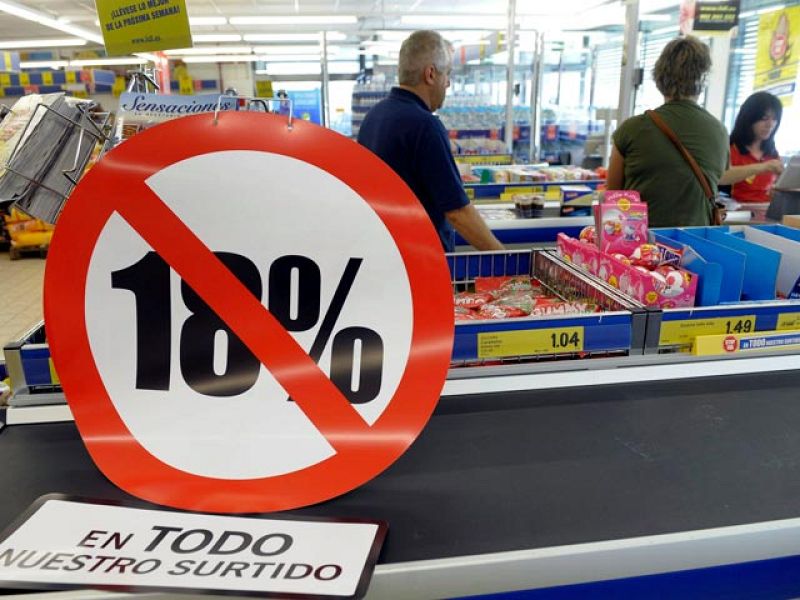 El Gobierno espera recaudar 7.000 millones de euros entre 2010 y 2011 con la subida del IVA | Ver