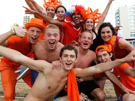  - Holanda celebra el pase a semis
